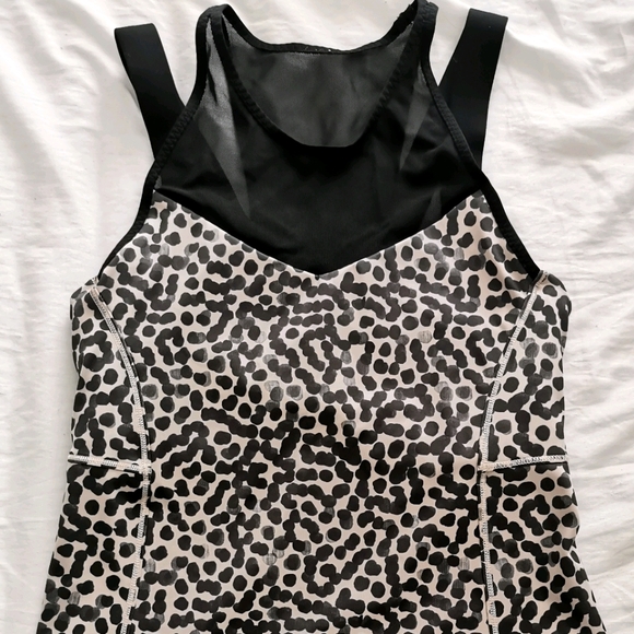 Lululemon top size 2 - Picture 1 of 4